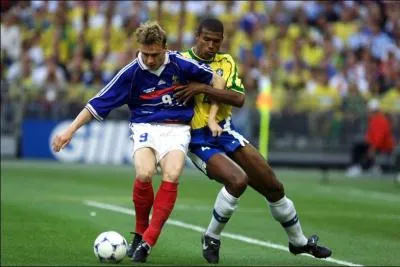 Qui tait l'autre dfenseur central ? (en jaune)