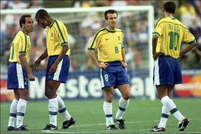 Qui tait l'autre milieu dfensif ? (le troisime en partant de la gauche)