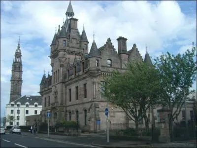 Quelle ville cossaise revendique le titre de capitale mondiale du golf ?