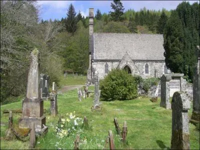 Quel hros cossais est enterr dans le petit cimetire de Balquhidder ?