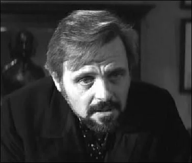 Quel est le mtier de Frederick Treves, incarn par Anthony Hopkins, qui va prendre soin de lui ?