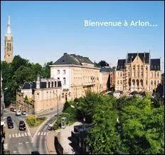 Combien d'habitants compte environ la commune d'Arlon (Aarlen) ?
