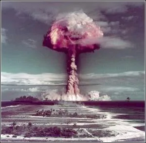 Les premires bombes atomiques explosrent sur les villes d'Hiroshima et Nagasaki en ...