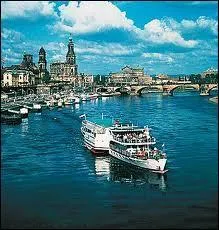 Dans combien de pays passe l'Elbe ?