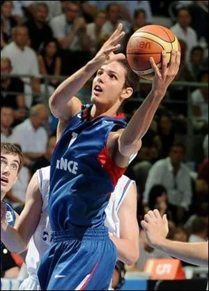 Je n'ai que 18 ans et je suis dj  ma 2me anne en pro, j'ai pass la saison 2010  Nanterre, je suis...