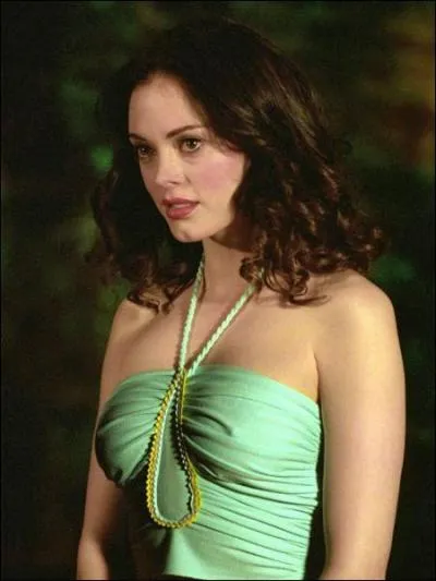 Comment s'appelle la demi-soeur qui apparait dans la saison 4 ?