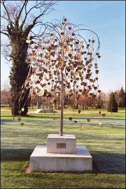 La ville de Saint Valentin possde galement un arbre  coeur, il consiste ...