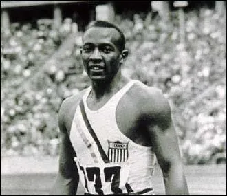 Champion olympique du 100 m (entre autres) au grand dam d'Hitler. Qui est-ce ?