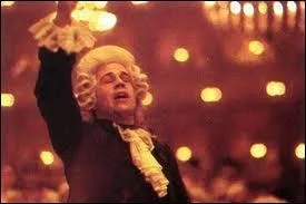 Dans le film 'Amadeus' (1984) de Milos Forman, le rôle de Mozart est interprété par :