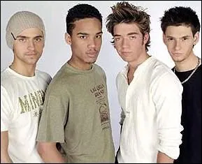 Aussi tonnant que cela puisse paratre, il a commenc sa carrire dans un boys band (si, si, c'est bien lui, l,  droite). Quel tait le nom de ce groupe ?