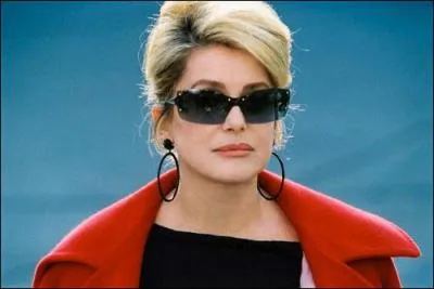 Catherine Deneuve a reu la rcompense pour son rle dans ... ... .