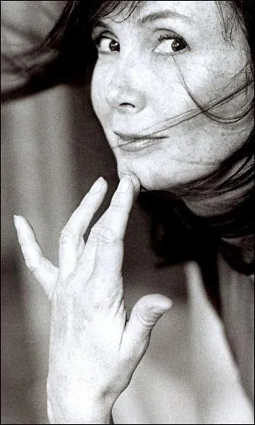 Sabine Azma a reu la rcompense pour son rle dans ... ... .