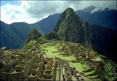 Le Machu Picchu, une ancienne cit� Inca se situant :