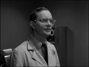 De qui est amoureux le scientifique dans 'From Agnes, with love' (Trs affectueusement, Agns') ?