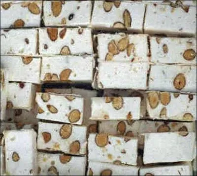 Quelle est cette confiserie  base de blanc d'uf, de miel et d'amandes ?