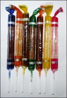 Quel est le nom de cette petite sucette ronde toute en longueur ?