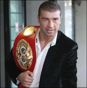 Contre quel adversaire Lucian Bute a-t'il gagn le championat du monde ?