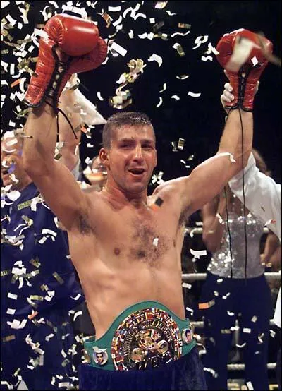 En 2003  Montral, Qc (Centre Bell) ric lucas est courronn Champion du monde de la WBC des poids super-moyen, qui tais son adverssaire ?