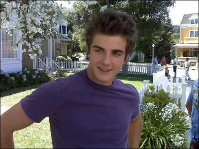 Qui est ce personnage adolescent ?