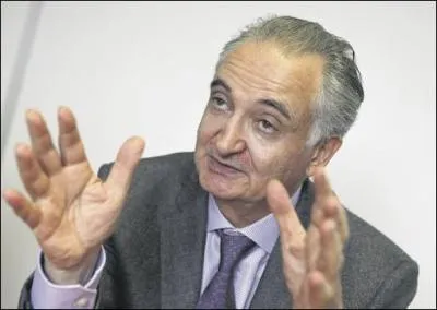L'conomiste Jacques Attali estime que le tabac doit tre tout simplement interdit. Auparavant la ville de New-York venait d'instaurer une loi spcifiant