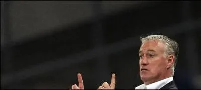 Un entraîneur : ''J'aimerais qu'en 2e mi-temps, vous les ----------- dans leur camp.''