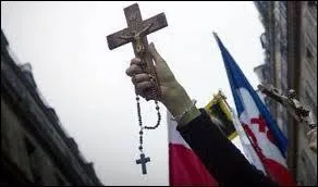 Un intégriste d'une quelconque Église : ''Les théories de Darwin, il était impensable que nous les ------------.''