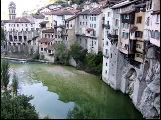 Signifie ''course'' en grec :