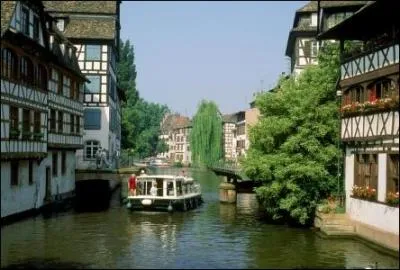 Celui de Brigitte Bardot a dû détourner des regards dans les années 60.