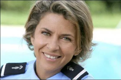 Quel est le prnom de l'hrone incarne par Corine Touzet dans 'Une femme d'honneur ?