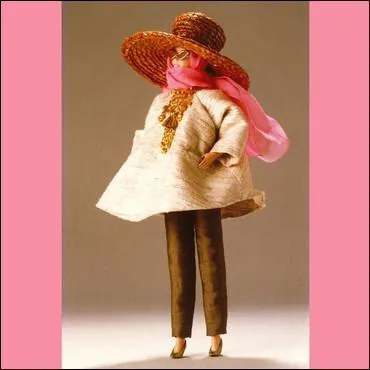 Sur cette photo, Barbie est-elle habille par Christian Lacroix ?