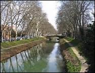 Sur quel cours d'eau artificiel peut-on aussi naviguer à Toulouse ?