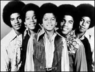 Comment s'appelait le groupe dans lequel il chantait, enfant, avec ses frres ?