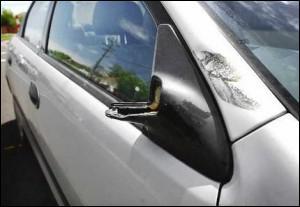 Il venait de passer une horrible journe de travail, lorsqu'il a vu que son rtroviseur avait t arrach. C'est...