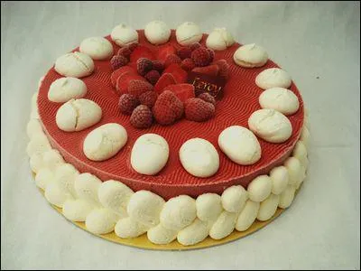 Quel est ce gteau compos d'une crote de meringue, de fruits et de crme chantilly ?