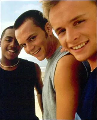 Qui Hanna a-t-elle embrass dans la saison 3 ?