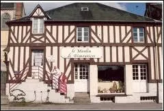 Fille de Normandie, du parti girondin 
Contre l'Ami du Peuple, elle usa du poignard 
Le prénom de Safin en mourut dans son bain 
Longtemps, on regretta le vieux montagnard