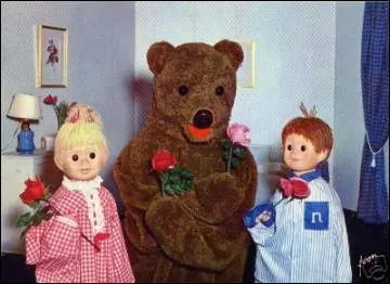 Comment s'appelle la petite fille dans "Bonne nuit les petits" ?