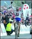 Né également à Saint-Méen-le-Grand, ses titres de gloire sont Paris-Roubaix et Paris-Tours !