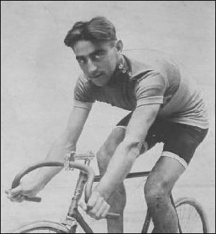 Né à Pontivy en 1903, il remporta une étape du Tour de France à Dinan en 1927 !