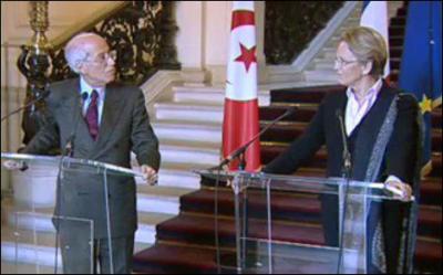 Le ministre des Affaires trangres tunisien a d dmissionner aprs une confrence de presse commune avec MAM. Il avait notamment dclar :