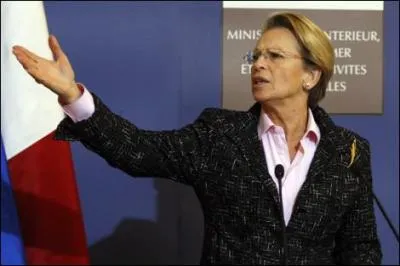 20 janvier 2009, dbut des manifestations contre la vie chre en Guadeloupe. Combien de semaines a attendu Michle Alliot-Marie, alors ministre de l'Intrieur et de l'Outre Mer, pour ragir ?