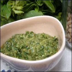 Quel est l'ingrdient qui donne sa couleur et son gout au Pesto ?