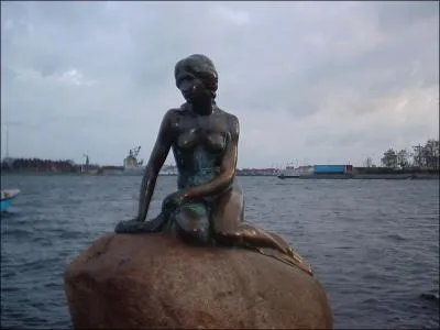L'un de mes contes, 'La petite sirne', a inspir un monument devenu clbre  Copenhague.
