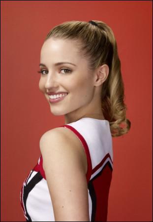 Comment s'appelle cette fille, chef des cheerleaders, tombant enceinte de Puck dans la saison 1 ?