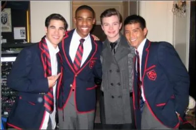 Quel animal Blaine et les Warblers confient-ils  Kurt ?