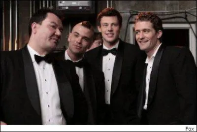 Quel nom porte le groupe uniquement form de garons et men par Will au dbut de la saison 1 ?