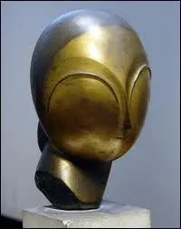 L'une des cinquante filles d'un roi de la mythologie grecque, qui accompagnent leur pre  Argos. Il s'agit de...