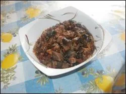 Quel ingredient sal est dans la composition de la Caponata sicilienne ?