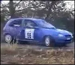 Aprs une sortie de route , ce pilote repart mais