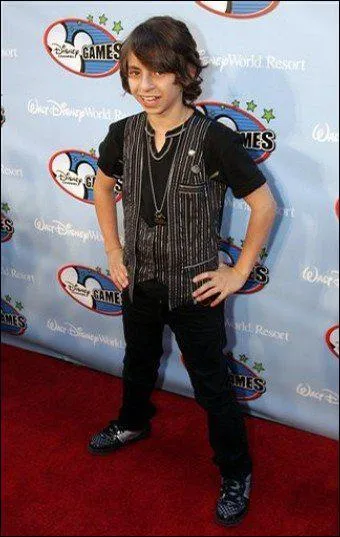 Qui travaille avec le frre de hannah montana ?